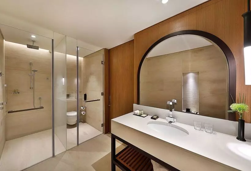 هتل Doubletree By Hilton Dubai  Business Bay