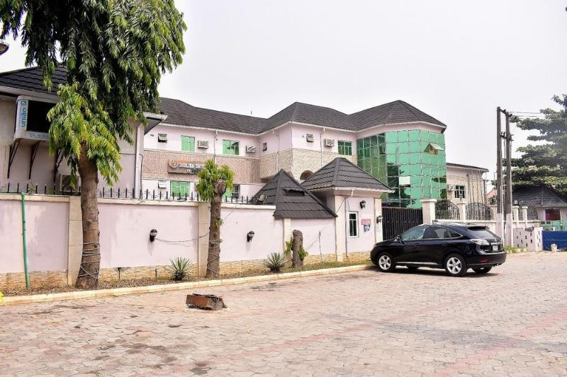 هتل Dublina Suites