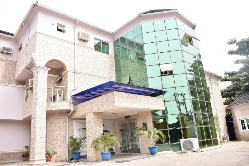 هتل Dublina Suites