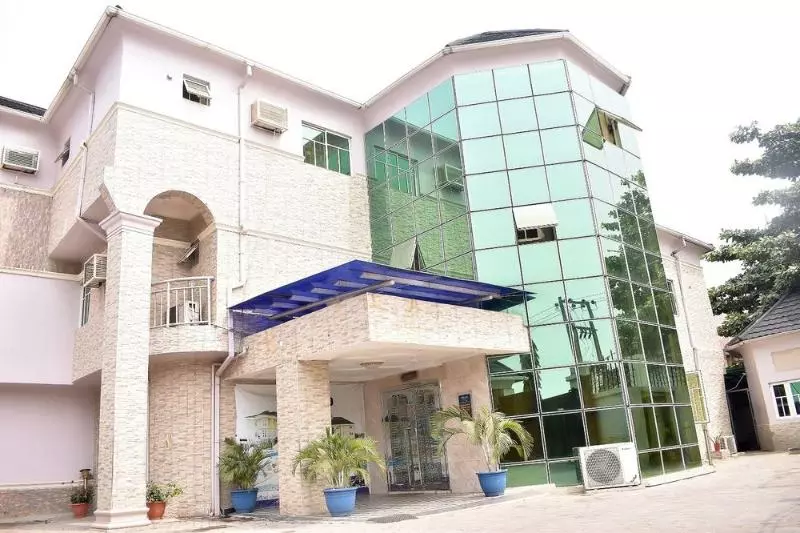 هتل Dublina Suites
