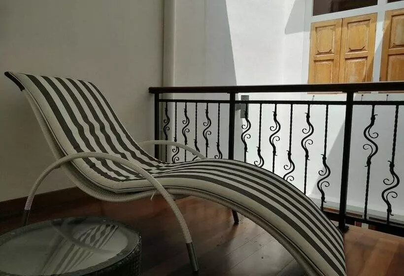 Hotel Heeren Straits