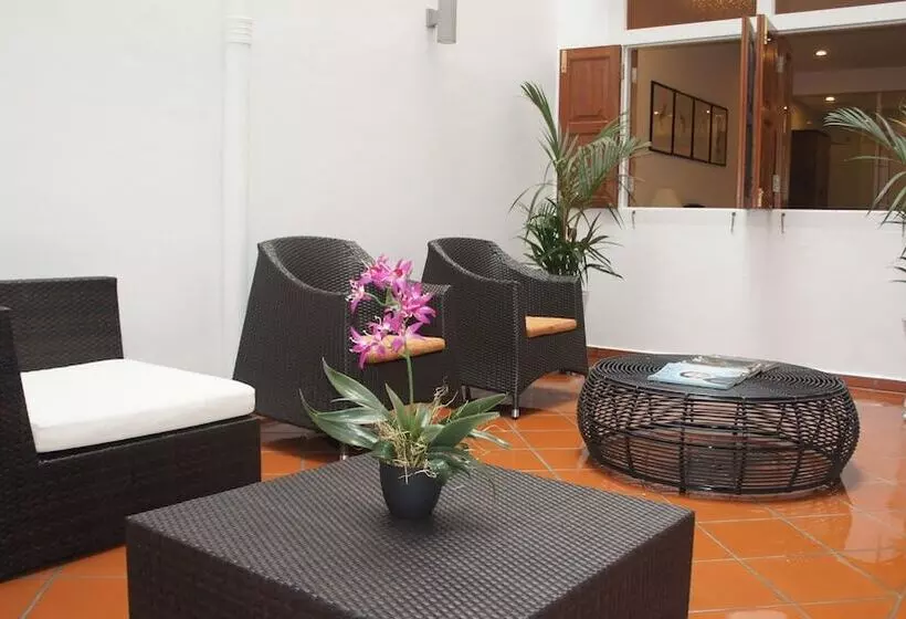 Hotel Heeren Straits