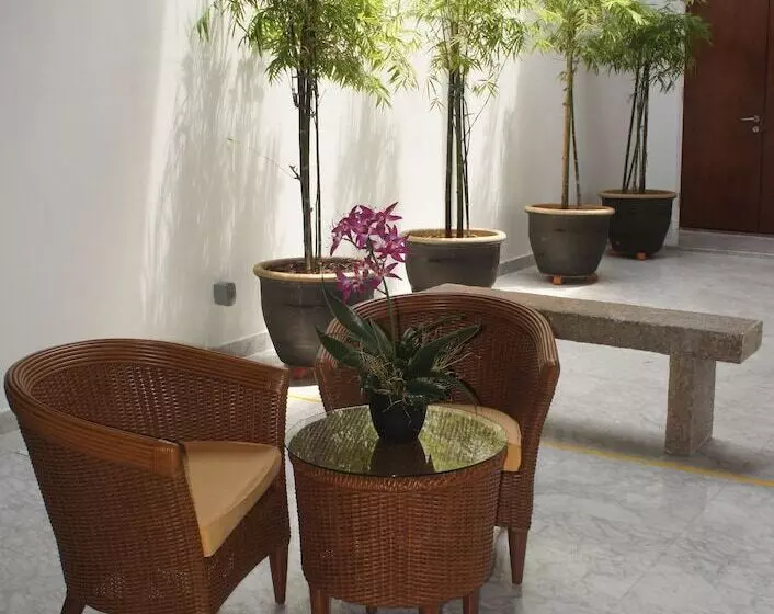 Hotel Heeren Straits