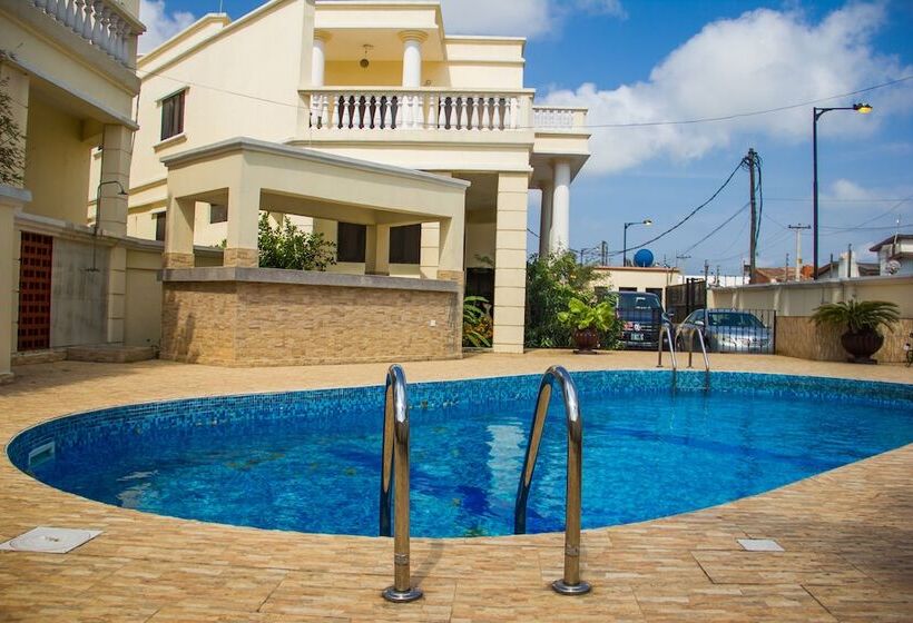 هتل La Patriache Lodge