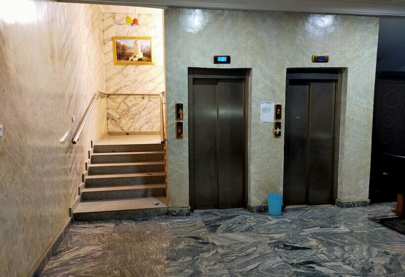 هتل Laps New World