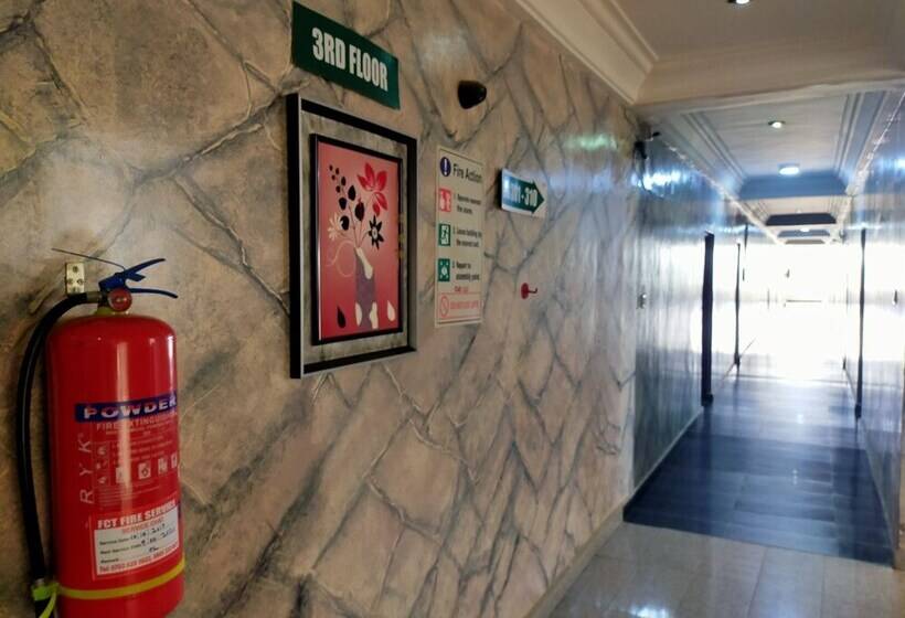 هتل Laps New World