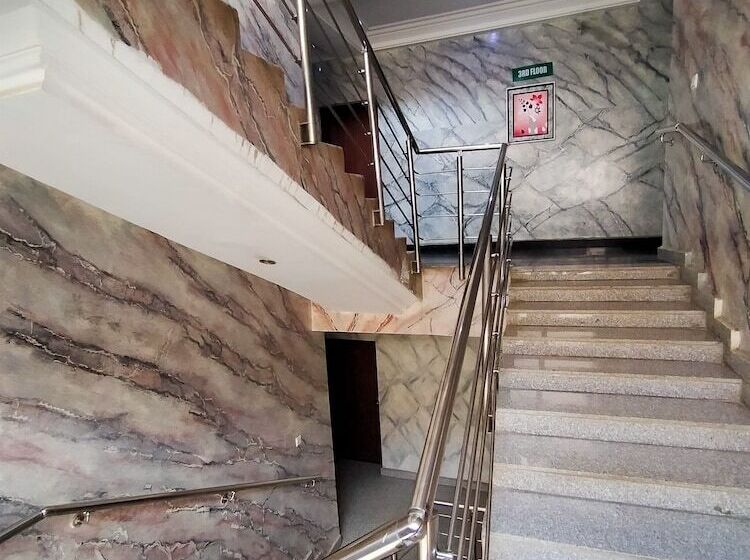 هتل Laps New World