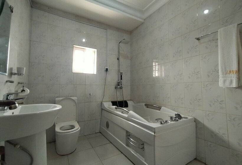 هتل Laps New World