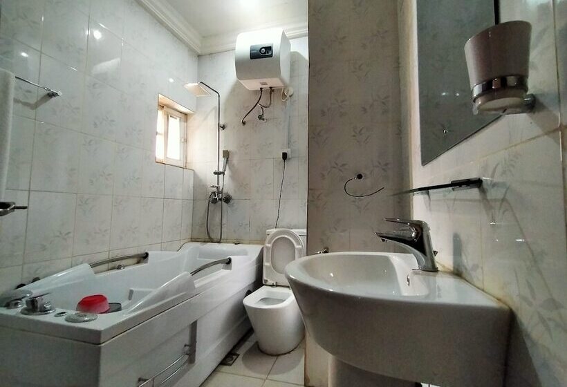 هتل Laps New World