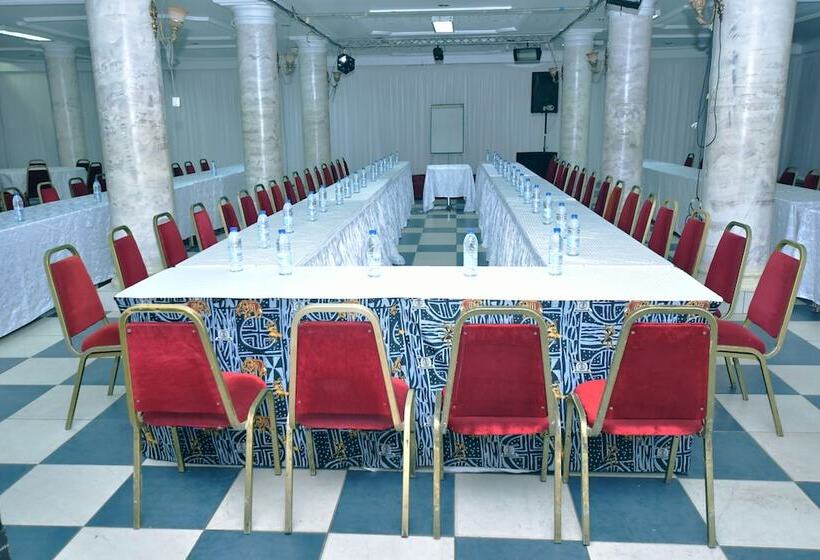 هتل Makepe Palace