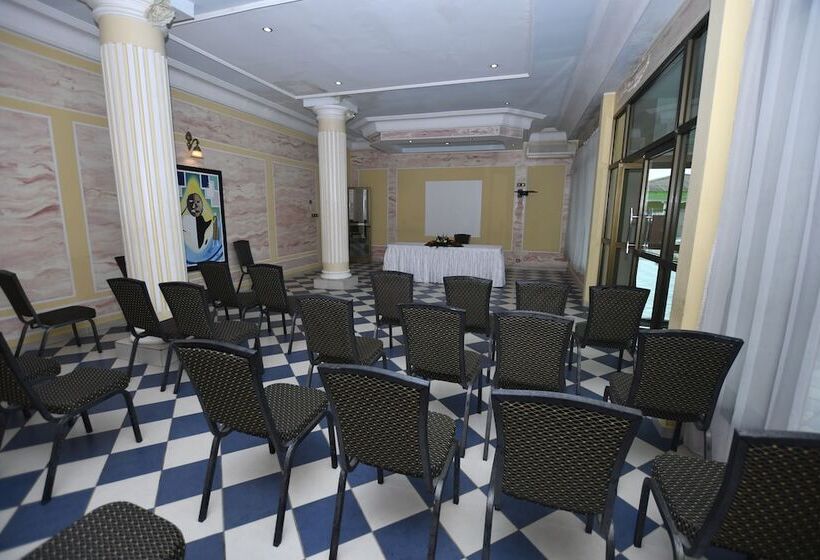 هتل Makepe Palace