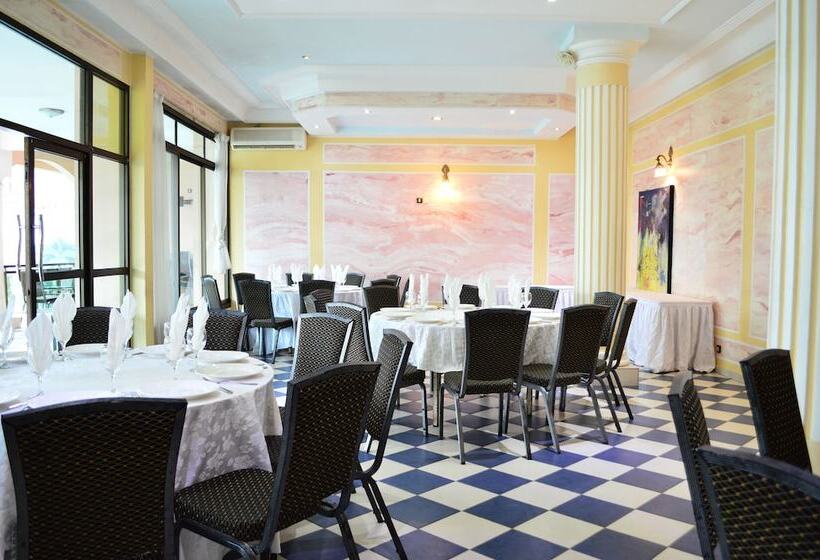 هتل Makepe Palace