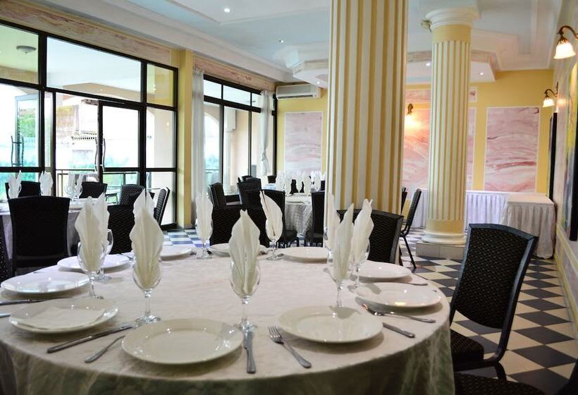 هتل Makepe Palace