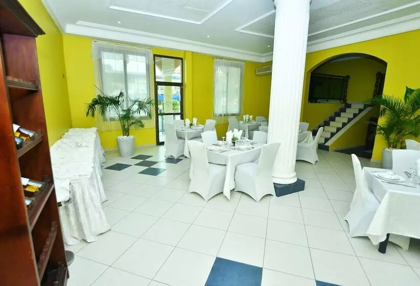 هتل Makepe Palace