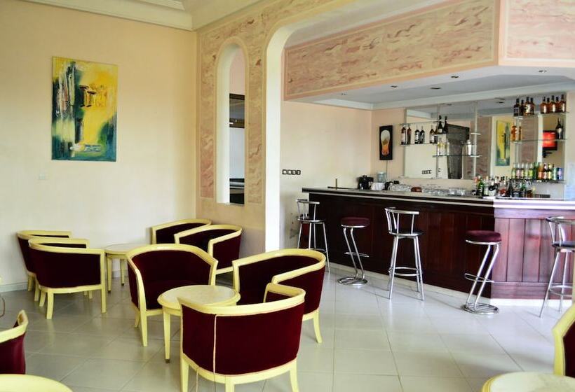 هتل Makepe Palace