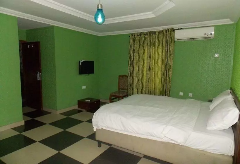 هتل Vic James Apartments