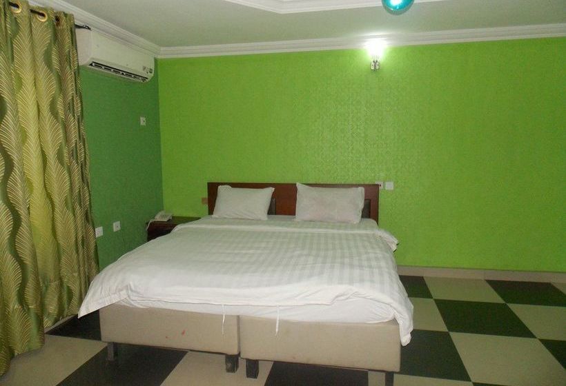 هتل Vic James Apartments