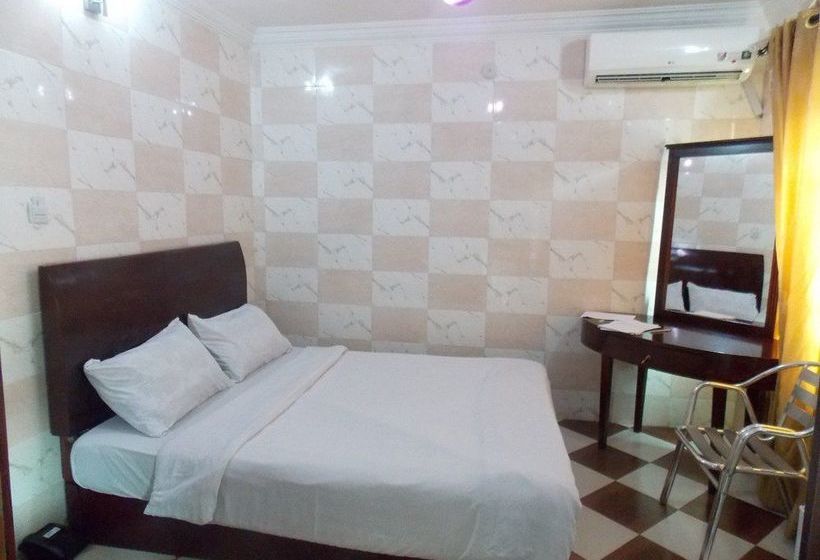 هتل Vic James Apartments