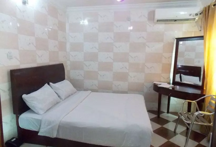 هتل Vic James Apartments