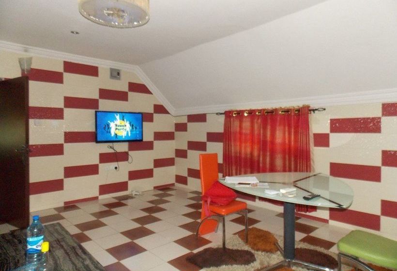 هتل Vic James Apartments