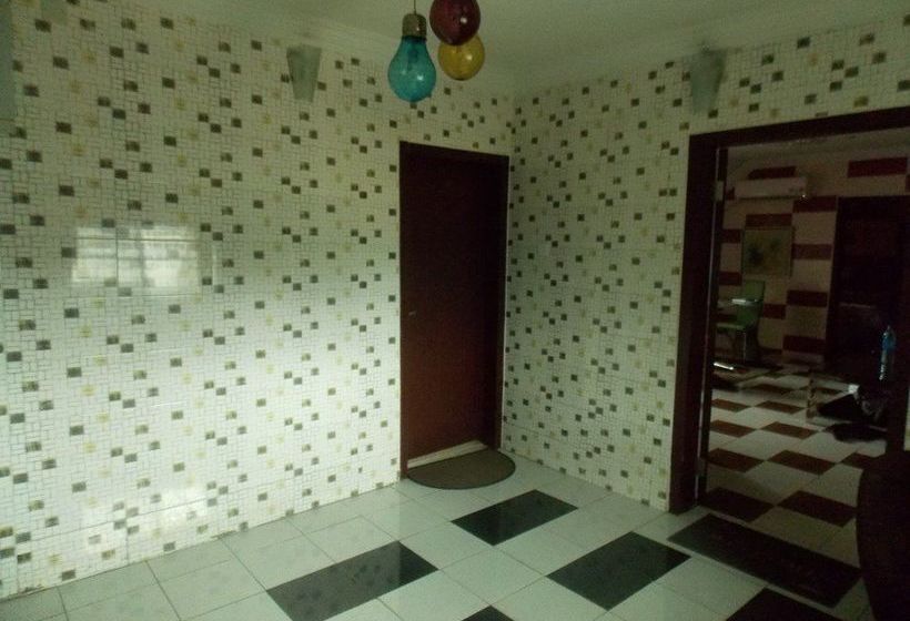 هتل Vic James Apartments