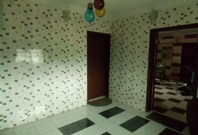 هتل Vic James Apartments
