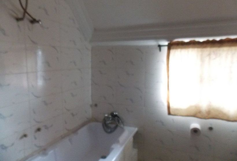 هتل Vic James Apartments