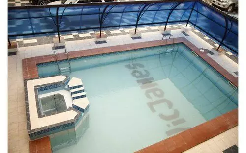 هتل Vic James Apartments