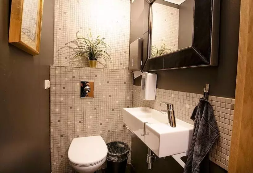 B14 Hostel
