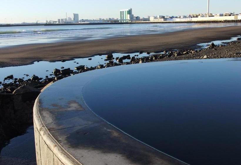 تختخواب و صبحانه Akra Guesthouse