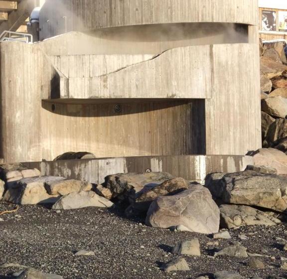 تختخواب و صبحانه Akra Guesthouse