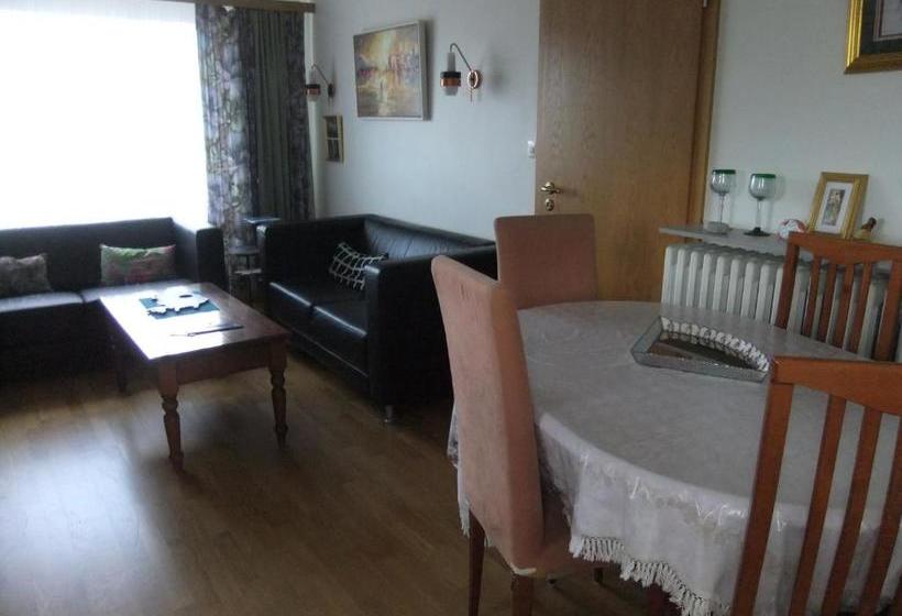 تختخواب و صبحانه Akra Guesthouse