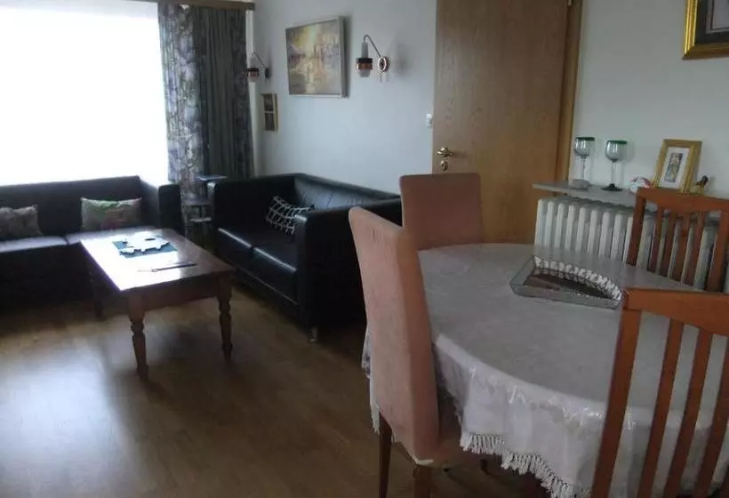 تختخواب و صبحانه Akra Guesthouse