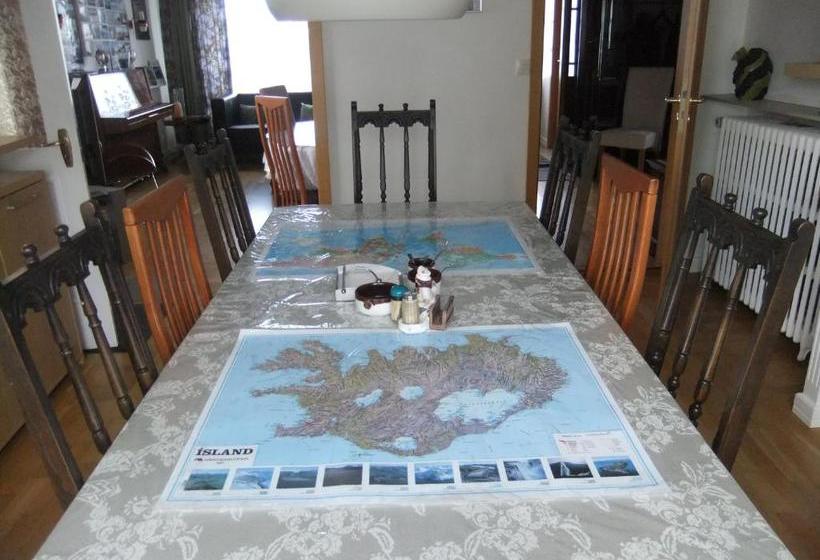 تختخواب و صبحانه Akra Guesthouse