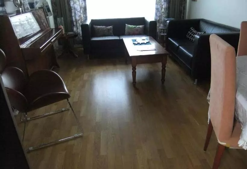 تختخواب و صبحانه Akra Guesthouse