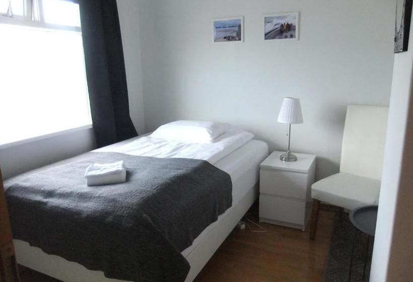 تختخواب و صبحانه Akra Guesthouse