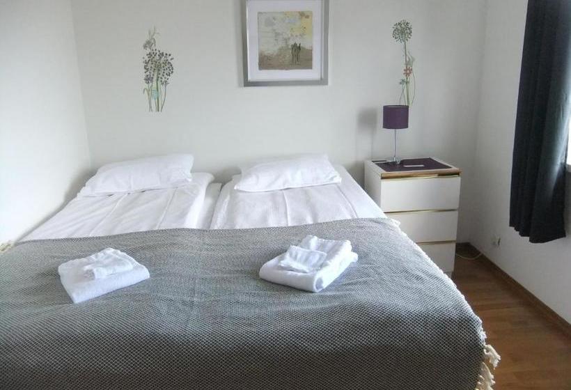 تختخواب و صبحانه Akra Guesthouse