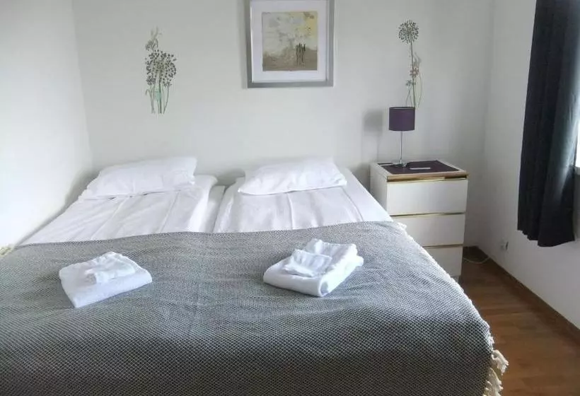 تختخواب و صبحانه Akra Guesthouse