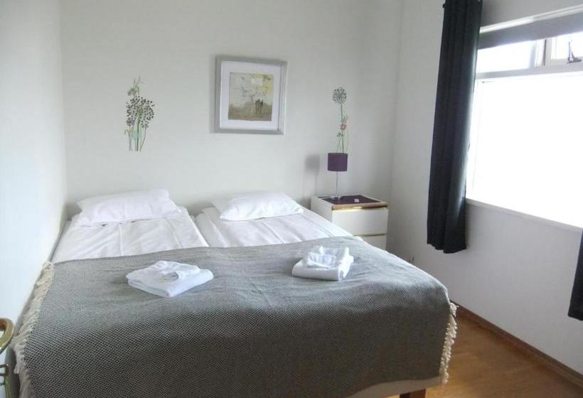 تختخواب و صبحانه Akra Guesthouse