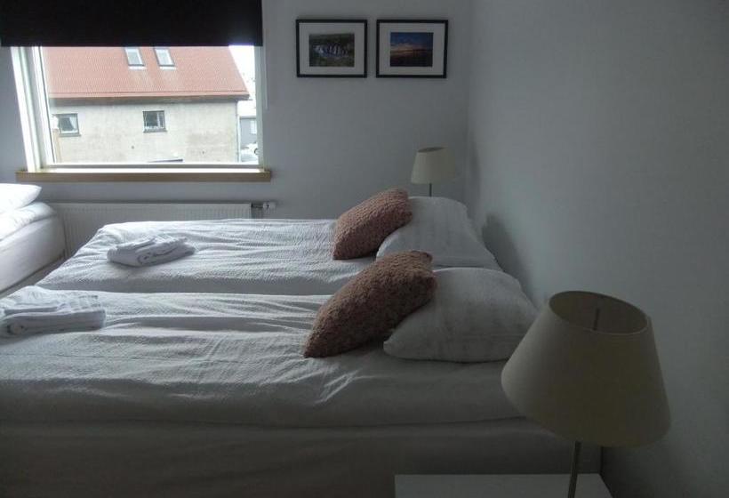 تختخواب و صبحانه Akra Guesthouse