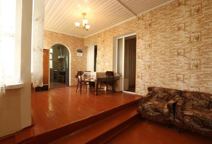 تختخواب و صبحانه Guesthouse   Ashot Shalunts