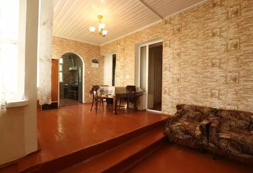 تختخواب و صبحانه Guesthouse   Ashot Shalunts