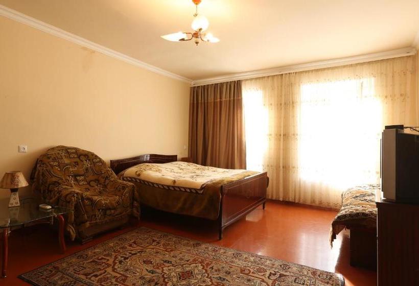 تختخواب و صبحانه Guesthouse   Ashot Shalunts