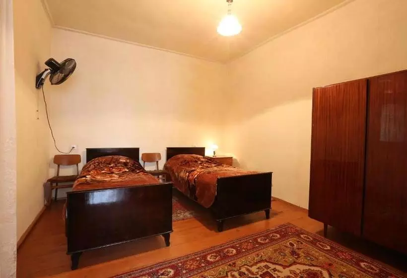 تختخواب و صبحانه Guesthouse   Ashot Shalunts