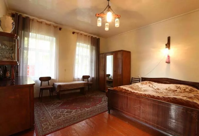 تختخواب و صبحانه Guesthouse   Ashot Shalunts