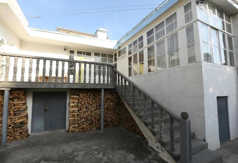 تختخواب و صبحانه Guesthouse   Ashot Shalunts