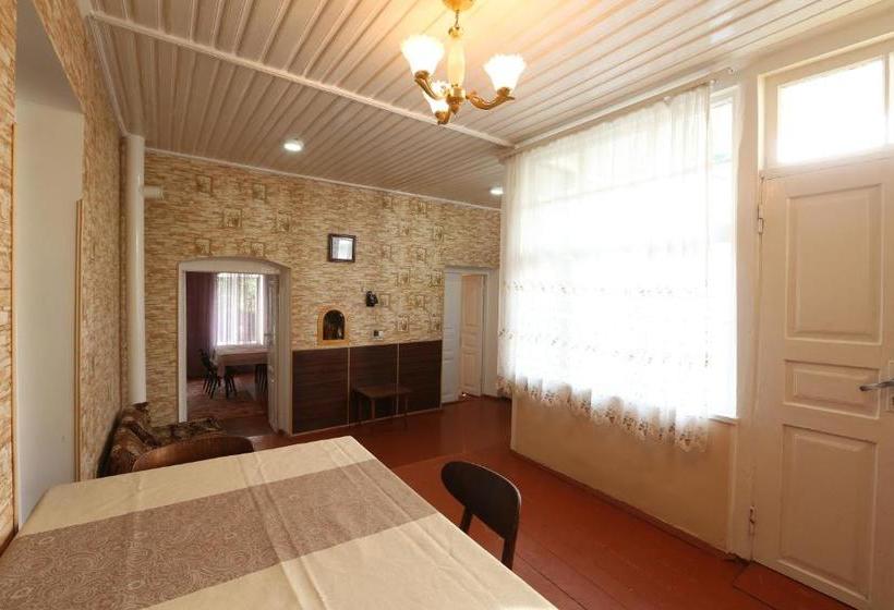 تختخواب و صبحانه Guesthouse   Ashot Shalunts