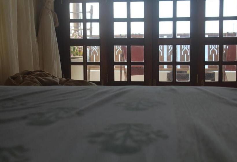 تختخواب و صبحانه Kijani