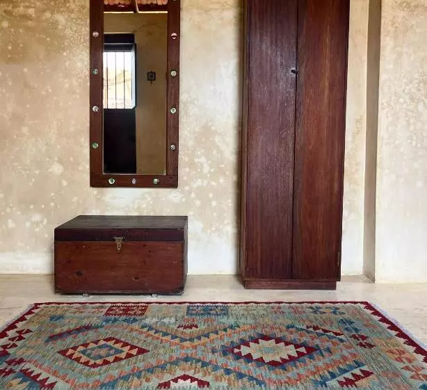 تختخواب و صبحانه Subira House