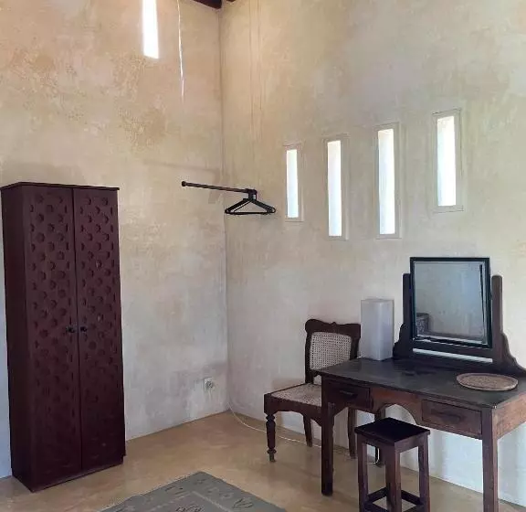 تختخواب و صبحانه Subira House